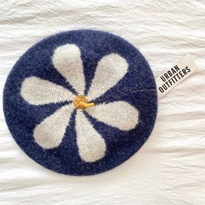 SOLD❗️Urban Outfitters Flower Beret